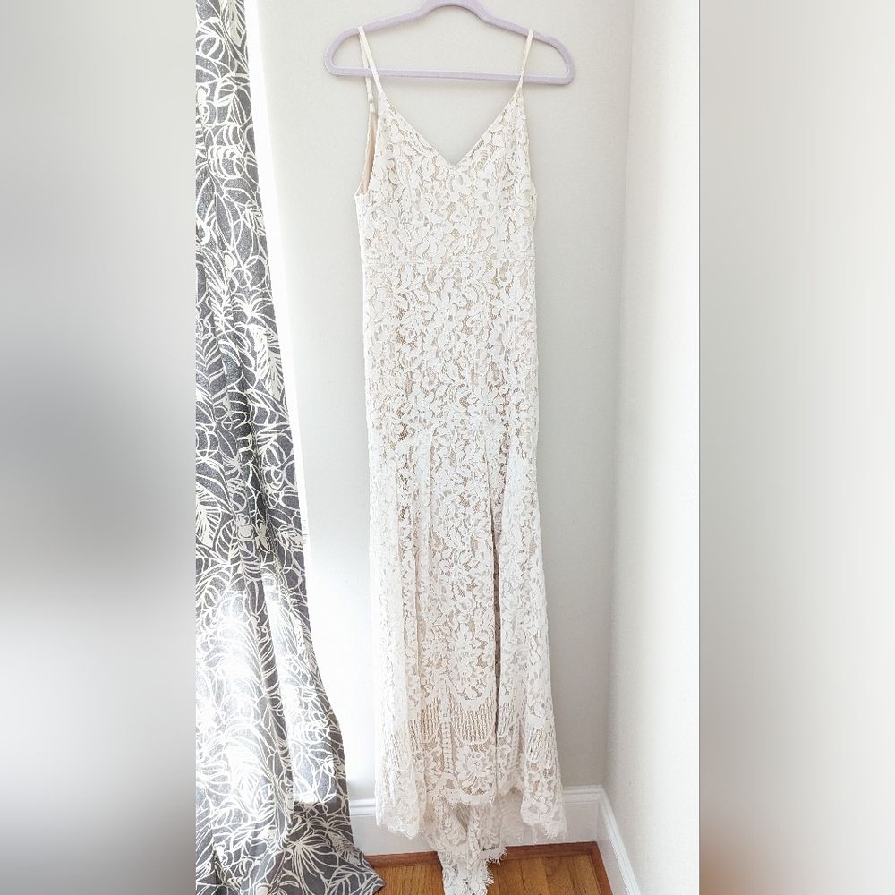Lulu lace gown